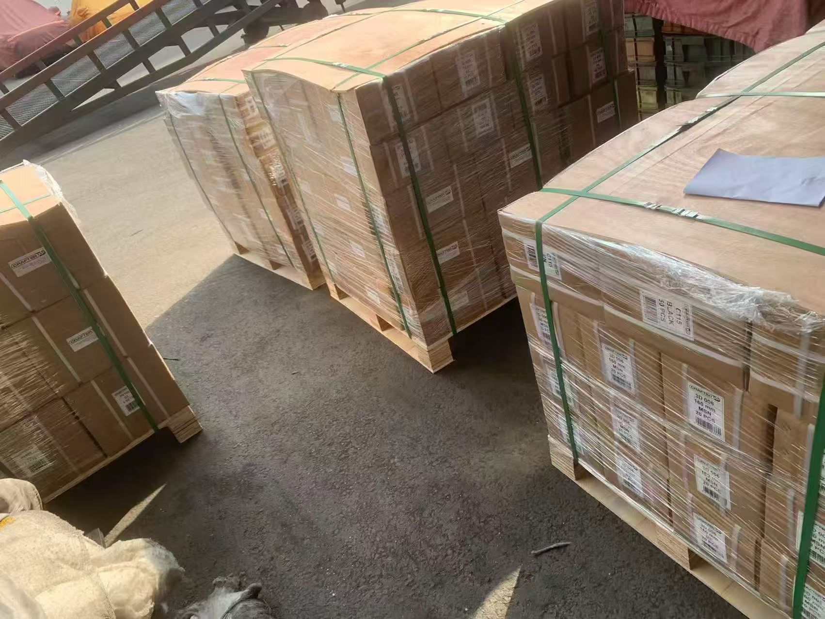 Carregando mercadorias todos os dias de fábrica de dobradiças de alta qualidade